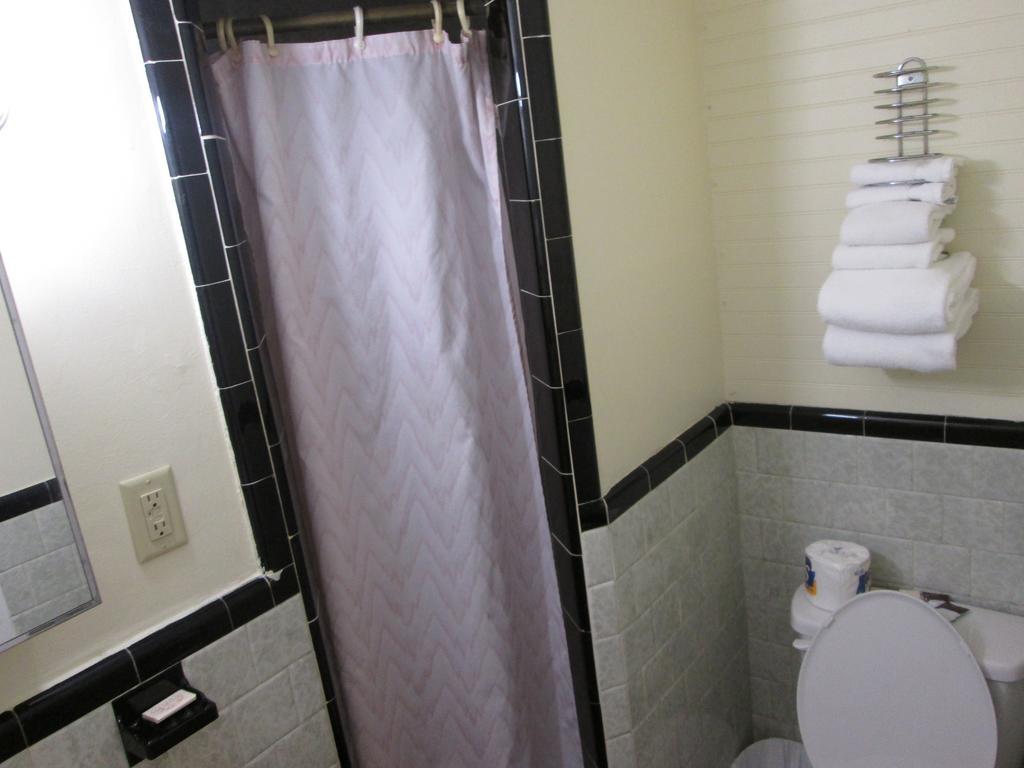 המפטון Royale Coach Motor Lodge חדר תמונה